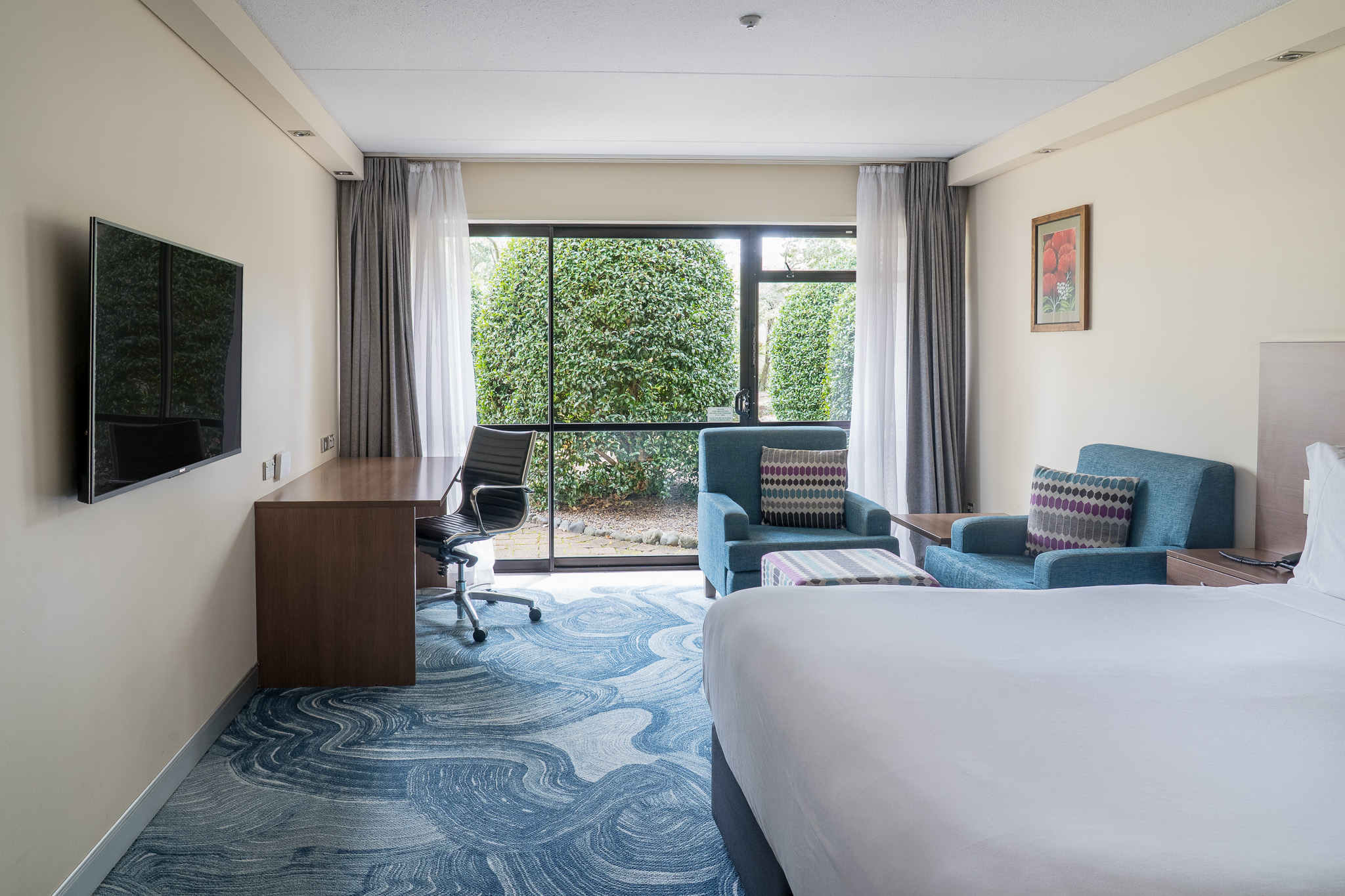 Standard King Room with Garden View